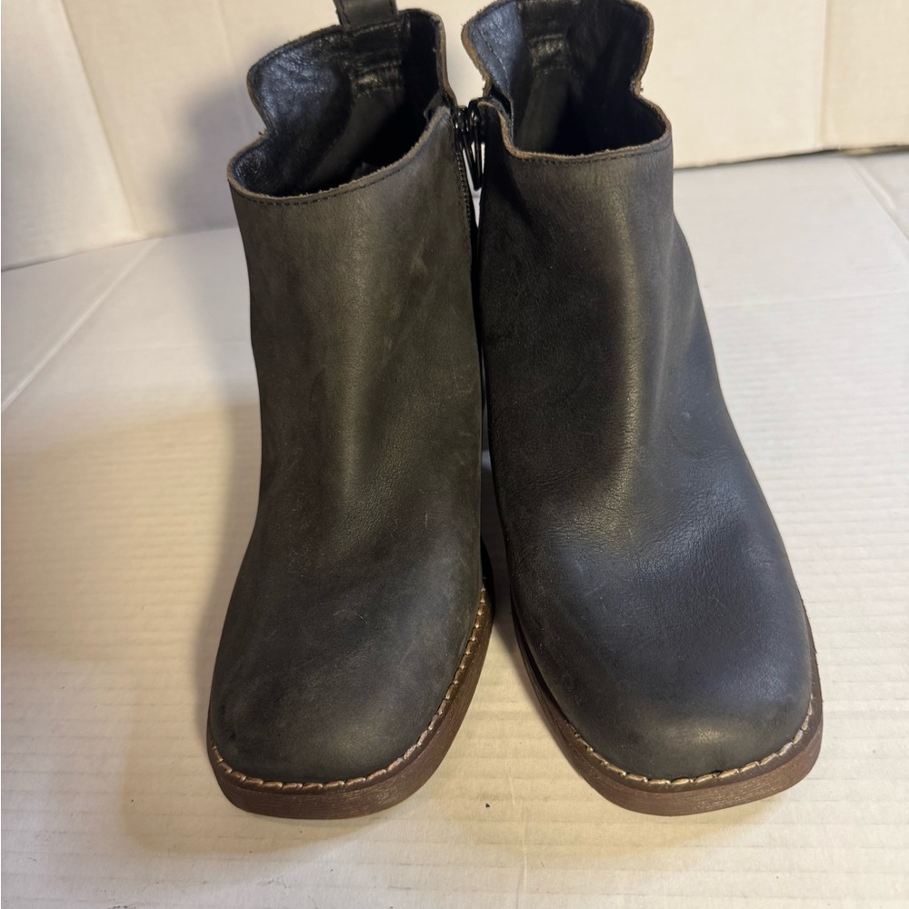 Crown Vintage Black Leather Ankle Booties 8